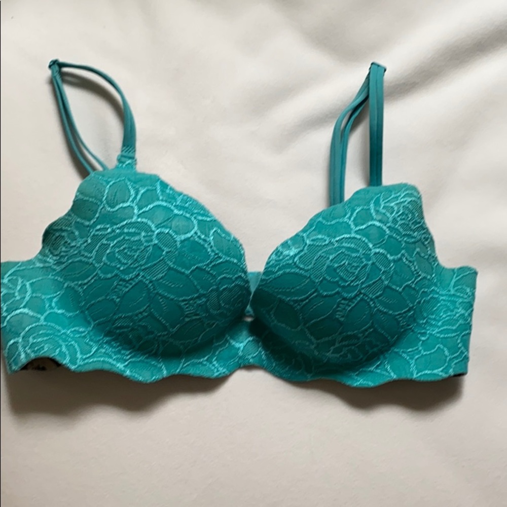 Victoria’s Secret 34B push-up bra in turquoise